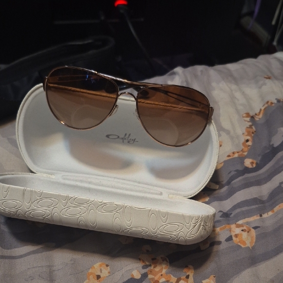Oakley Brown Aviator Sunglasses - Picture 7 of 7